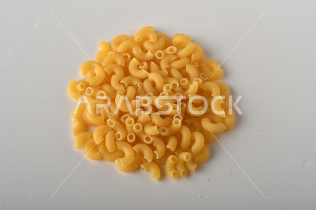 قطع المعكرونه الجافه المتناثره, حبيبات الباستا الشهيه, مكرونه جافه منثوره, وجبات خفيفه
