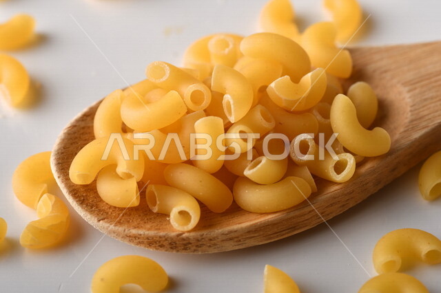 قطع المعكرونه الجافه المتناثره, حبيبات الباستا الشهيه, مكرونه جافه منثوره, وجبات خفيفه