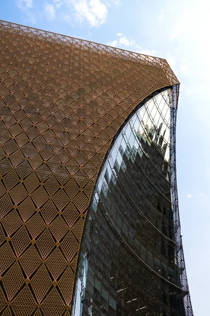 الأبراج والمباني والمجمعات السكنية المتطورة، الفن الهندسي المعماري للمنشآت التجارية والمؤسسات التقنية المتقدمة، المعالم والأماكن المشهورة في المملكة، المدينة الرقمية في مدينة الرياض وخدمات شركات التكنولوجيا العالمية، أولى المدن الذكية في السعودية