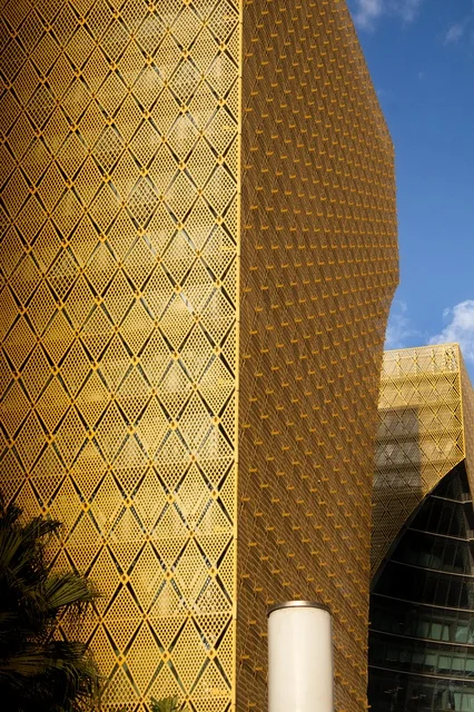 المدينة الرقمية في مدينة الرياض وخدمات شركات التكنولوجيا العالمية، الأبراج والمباني والمجمعات السكنية المتطورة، الفن الهندسي المعماري للمنشآت التجارية والمؤسسات التقنية المتقدمة، المعالم والأماكن المشهورة في المملكة، أولى المدن الذكية في السعودية