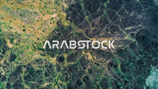 الدوائر الحجرية في حلي جنوب محافظة القنفذة بمنطقة مكة المكرمة في المملكة العربية السعودية، معالم أثرية تاريخية قديمة، تكوينات صخرية على شكل حلقات دائرية، أماكن سياحية مشهورة، فن العمارة القديمة، التراث الحضاري والآثار القديمة في السعودية،  التضاريس الجبلية والطبيعة الساحرة