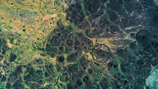 الدوائر الحجرية في حلي جنوب محافظة القنفذة بمنطقة مكة المكرمة في المملكة العربية السعودية، معالم أثرية تاريخية قديمة، تكوينات صخرية على شكل حلقات دائرية، أماكن سياحية مشهورة، فن العمارة القديمة، التراث الحضاري والآثار القديمة في السعودية، التضاريس الجبلية والطبيعة الساحرة الدوائر الحجرية في حلي جنوب محافظة القنفذة بمنطقة مكة المكرمة في المملكة العربية السعودية، معالم أثرية تاريخية قديمة، تكوينات صخرية على شكل حلقات دائرية، أماكن سياحية مشهورة، فن العمارة القديمة، التراث الحضاري والآثار القديمة في السعودية، التضاريس الجبلية والطبيعة الساحرة