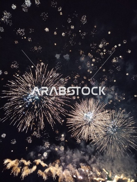 احتفالات ومهرجانات في الكويت, المفرقعات في السماء ليلا, الاستمتاع بالألعاب النارية في الأعياد والمناسبات الوطنية، الاحتفال بالعيد الوطني الكويتي 25 فبراير، إحياء ذكرى يوم العلم