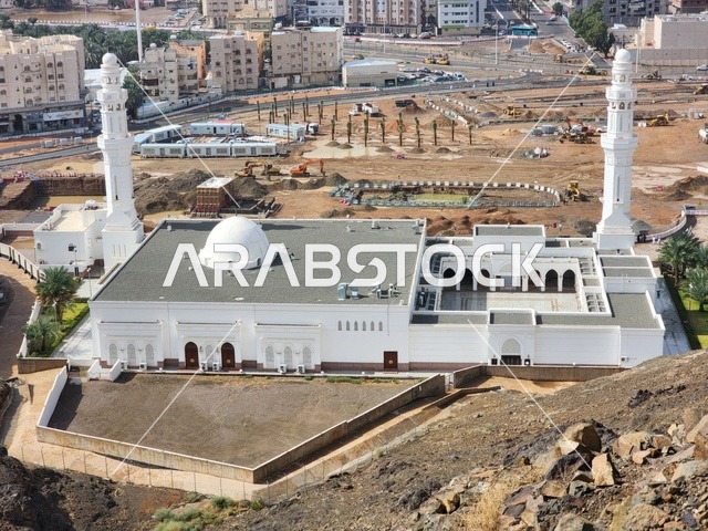 مسجد الخندق في المدينة المنورة، واحد من المساجد السبعة الأثرية القديمة، معلم إسلامي تاريخي ، طراز معماري قديم  ،  المعالم الدينية المقدسة ، تاريخ الإسلام والتراث الإسلامي في المملكة العربية السعودية.