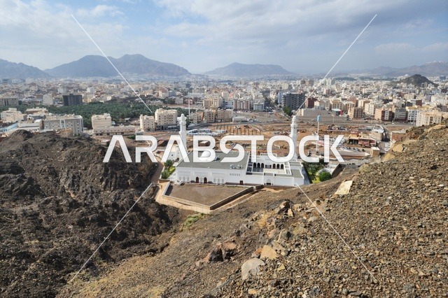 احدي المساجد السبعة الأثرية القديمة، مسجد الخندق في المدينة المنورة، معلم إسلامي تاريخي ، طراز معماري قديم  ،  المعالم الدينية المقدسة ، تاريخ الإسلام والتراث الإسلامي في المملكة العربية السعودية.