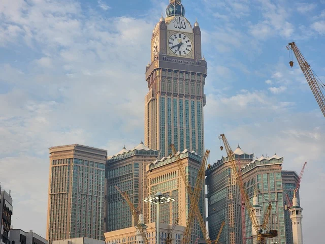 أطول برج ساعة في العالم ، مبنى برج الساعة الملكي بالمسجد الحرام بمكة المكرمة  ، معالم المملكة العربية السعودية