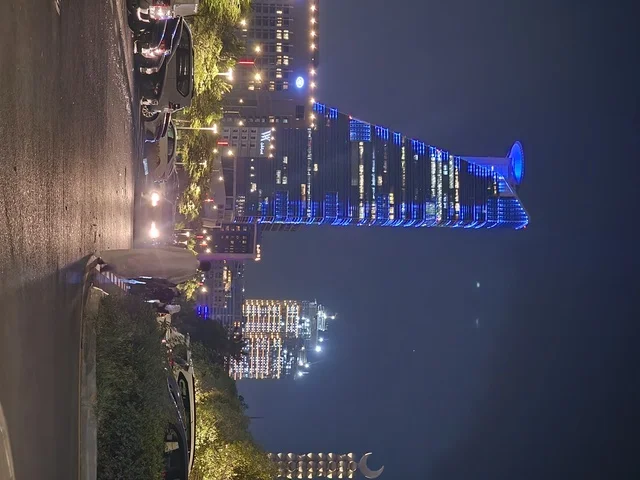 برج جدة بالمملكة العربية السعودية، الواجهه البحرية، الاشجار والنباتات الخضراء، كورنيش جدة، معالم جدة المشهورة، السياحة في السعودية