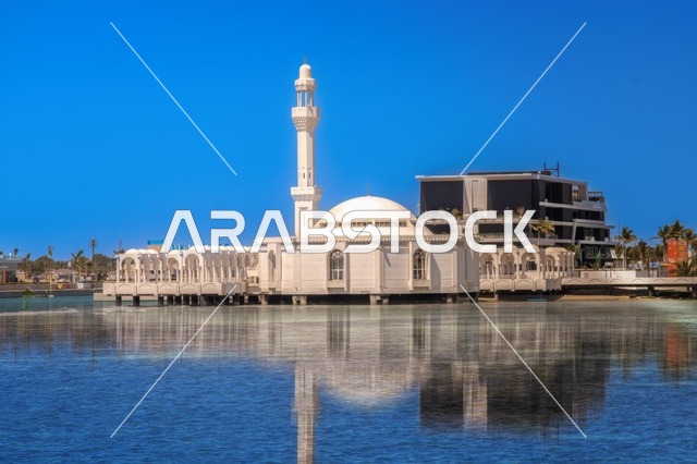 مشهد نهاري ساحر لشاطئ جدة ومعالمها المميزة من مساجد وفنادق ومنتزهات على الواجهة البحرية، حيث تلتقي مياه البحر الأحمر الزرقاء الصافية مع الأفق الواسع، في أجواء هادئة تعكس جمال مدينة جدة وروعة طبيعتها الساحلية.