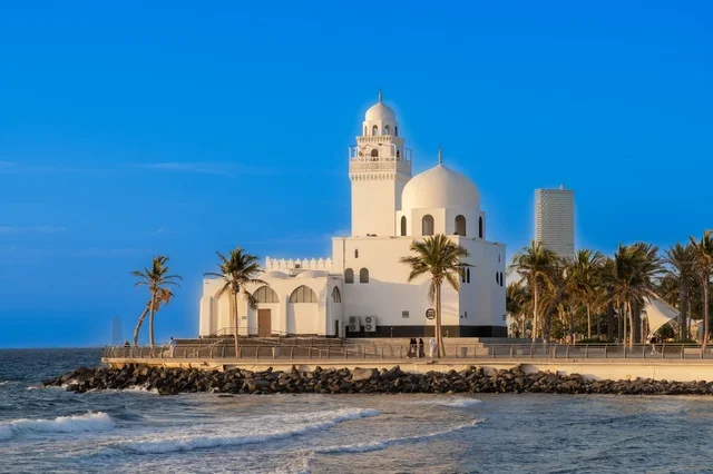 Daytime view of Jeddah waterfront beach, where the clear blue waters of the Red Sea meet the wide horizon, showcasing the serene beauty of Jeddah and its stunning coastal charm.