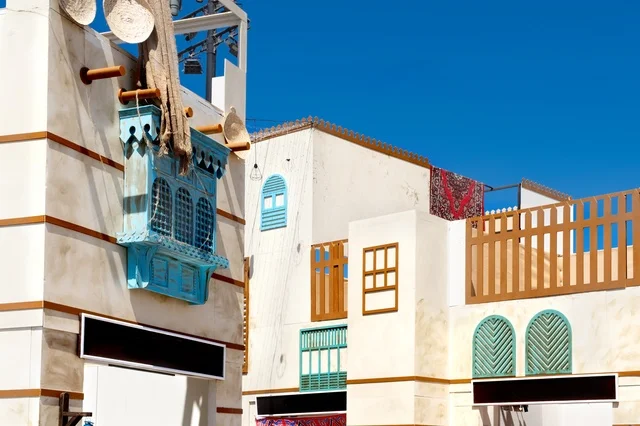 The distinction of the ancient Hijazi style and its traditional wooden decorations (the Roshans), an architectural scene from the historical buildings of Jeddah, reflects the authenticity of old Jeddah and its unique architectural heritage.