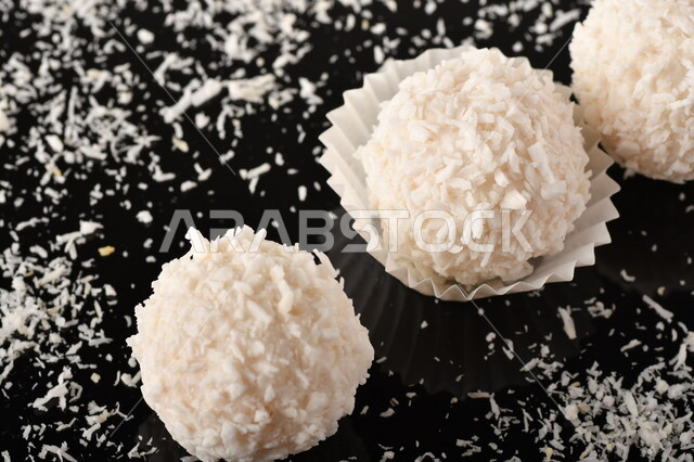 كرات الشوكولاته البيضاء مع جوز الهند, حلا قهوه, حلويات وسكريات