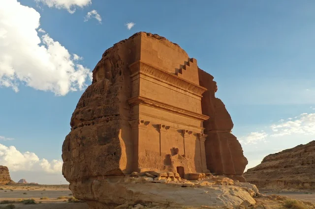 أماكن سياحية بالسعودية ، معالم تاريخية وأثرية قديمة في بلدة العلا القديمة ،الجمال التاريخي لقرية العلا التراثية بمدينة العلا غرب المملكة العربية السعودية ، مباني طينية قديمة ، حضارة العلا العربية الإسلامية القديمة ، محافظة العلا بالسعودية