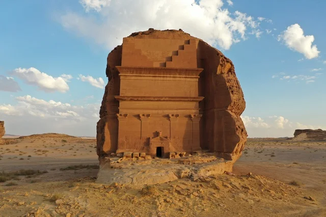 أماكن سياحية بالسعودية ، معالم تاريخية وأثرية قديمة في بلدة العلا القديمة ،الجمال التاريخي لقرية العلا التراثية بمدينة العلا غرب المملكة العربية السعودية ، مباني طينية قديمة ، حضارة العلا العربية الإسلامية القديمة ، محافظة العلا بالسعودية