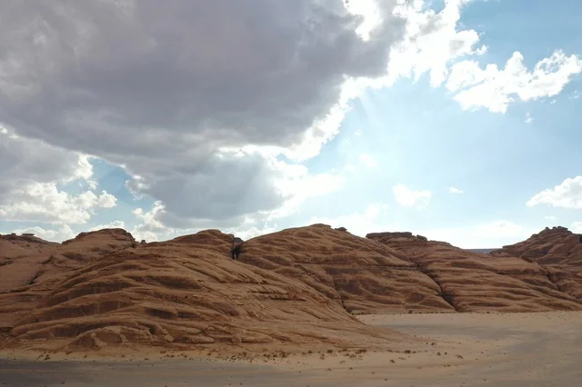 حضارة العلا العربية الإسلامية القديمة ، الجمال التاريخي لقرية العلا التراثية بمدينة العلا غرب المملكة العربية السعودية ، أماكن سياحية بالسعودية ، معالم تاريخية وأثرية قديمة في بلدة العلا القديمة ، مباني طينية قديمة ،محافظة العلا بالسعودية