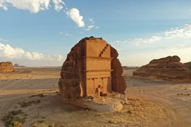 حضارة العلا العربية الإسلامية القديمة ، الجمال التاريخي لقرية العلا التراثية بمدينة العلا غرب المملكة العربية السعودية ، أماكن سياحية بالسعودية ، معالم تاريخية وأثرية قديمة في بلدة العلا القديمة ، مباني طينية قديمة ، ، محافظة العلا بالسعودية