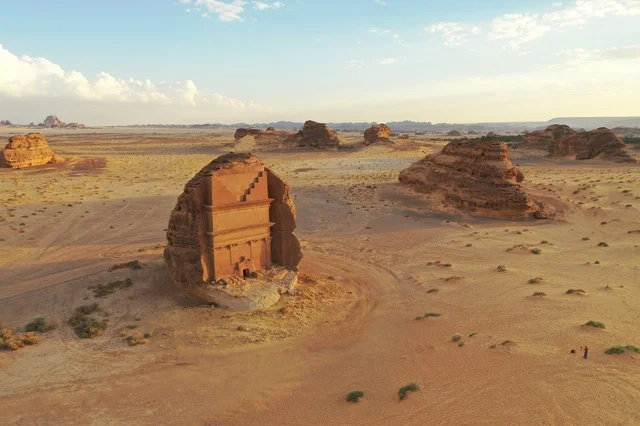 حضارة العلا العربية الإسلامية القديمة ، الجمال التاريخي لقرية العلا التراثية بمدينة العلا غرب المملكة العربية السعودية ، أماكن سياحية بالسعودية ، معالم تاريخية وأثرية قديمة في بلدة العلا القديمة ، مباني طينية قديمة ، ، محافظة العلا بالسعودية