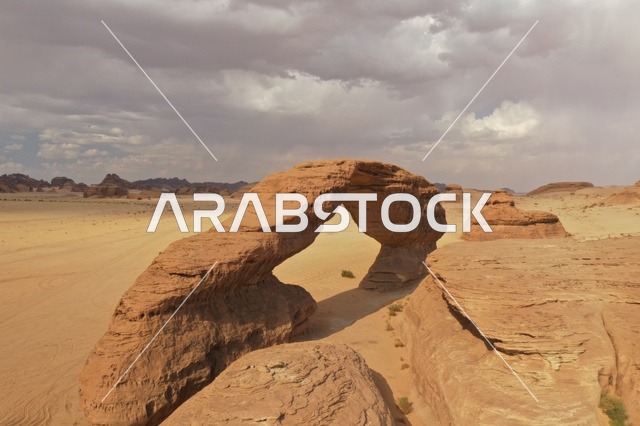 معالم تاريخية وأثرية قديمة في بلدة العلا القديمة ،الجمال التاريخي لقرية العلا التراثية بمدينة العلا غرب المملكة العربية السعودية ، أماكن سياحية بالسعودية ،  مباني طينية قديمة ، حضارة العلا العربية الإسلامية القديمة ، محافظة العلا بالسعودية