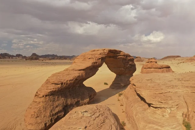 معالم تاريخية وأثرية قديمة في بلدة العلا القديمة ،الجمال التاريخي لقرية العلا التراثية بمدينة العلا غرب المملكة العربية السعودية ، أماكن سياحية بالسعودية ،  مباني طينية قديمة ، حضارة العلا العربية الإسلامية القديمة ، محافظة العلا بالسعودية