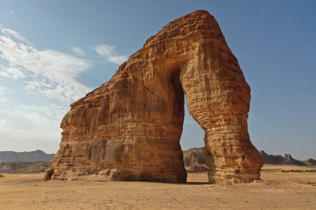 أماكن سياحية بالسعودية ،الجمال التاريخي لقرية العلا التراثية بمدينة العلا غرب المملكة العربية السعودية ، معالم تاريخية وأثرية قديمة في بلدة العلا القديمة ، مباني طينية قديمة ، حضارة العلا العربية الإسلامية القديمة ، محافظة العلا بالسعودية