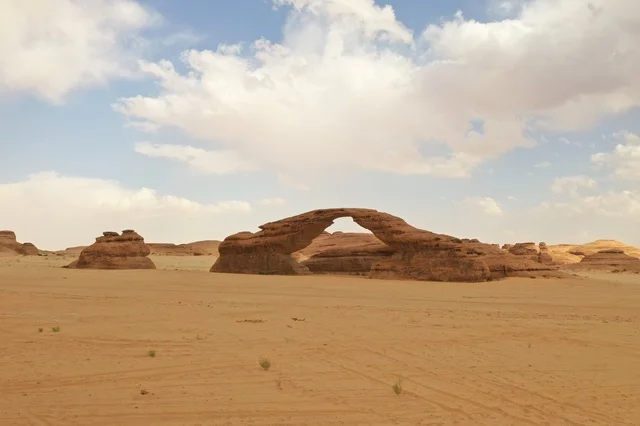 مباني طينية قديمة ،الجمال التاريخي لقرية العلا التراثية بمدينة العلا غرب المملكة العربية السعودية ، أماكن سياحية بالسعودية ، معالم تاريخية وأثرية قديمة في بلدة العلا القديمة ، حضارة العلا العربية الإسلامية القديمة ، محافظة العلا بالسعودية