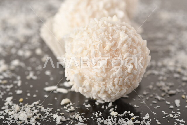 كرات الشوكولاته البيضاء مع جوز الهند, حلا قهوه, حلويات وسكريات