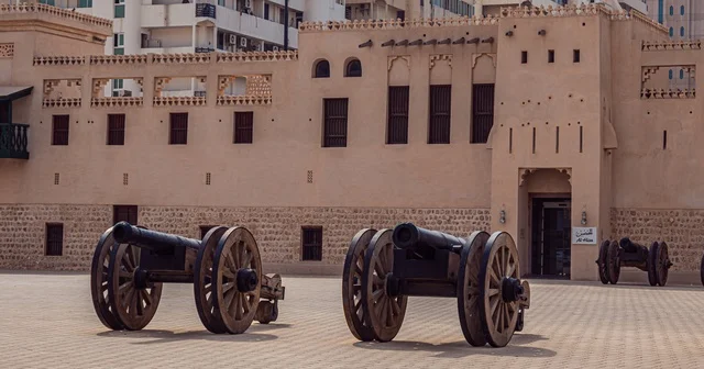 حصن تاريخي في متحف عجمان، المباني التقليدية والحديثة في منطقة التراث في الشارقة،الإمارات العربية المتحدة