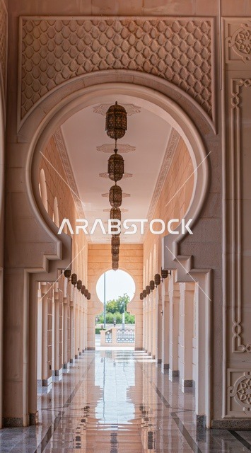 الفن الهندسي المعماري على الطراز العربي الاسلامي للقب والمآذن، مسجد الشيخ خليفة بن زايد بن سلطان آل نهيان الكبير في مدينة العين في إمارة أبو ظبي، المساجد وأماكن الطاعة في دولة الإمارات العربية المتحدة، العبادة والتقرب الى الل