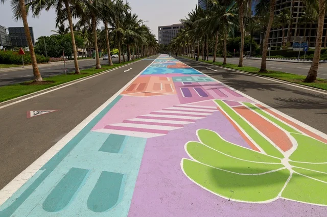 A picture of the colorful Jeddah Corniche walkway, the waterfront in the city of Jeddah, Saudi Arabia, the tourist attractions in the coastal city of Jeddah.