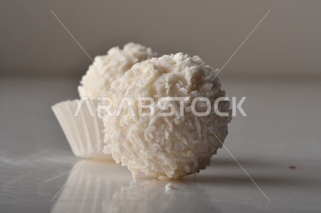 كرات الشوكولاته البيضاء مع جوز الهند, حلا قهوه, حلويات وسكريات