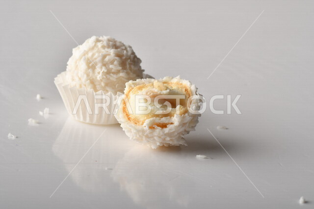 كرات الشوكولاته البيضاء مع جوز الهند, حلا قهوه, حلويات وسكريات