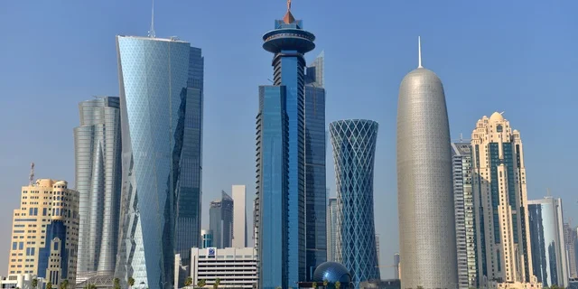 الفن الهندسي المعماري للأبراج وناطحات السحاب بمنطقة دفنة في دولة قطر، النمو والتقدم العمراني على الطراز الحديث للمباني المطلة على كورنيش مدينة الدوحة