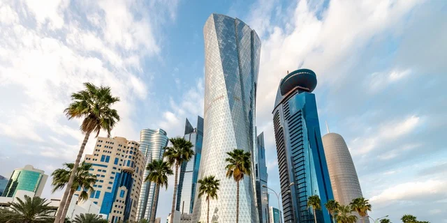 الفن الهندسي المعماري للأبراج وناطحات السحاب بمنطقة دفنة في دولة قطر، النمو والتقدم العمراني على الطراز الحديث للمباني المطلة على كورنيش مدينة الدوحة