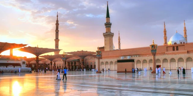 معالم دينية إسلامية, ساحة المسجد النبوي الشريف في المدينة المنورة في المملكة العربية السعودية، العبادة والتقرب الى الله، الحرم النبوي الشريف، أماكن إسلامية مقدسة، المجمع الخارجي للمسجد النبوي  في المدينة المنورة