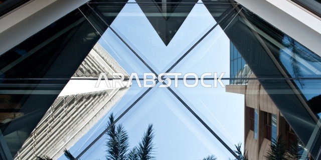 برج الفيصلية في مدينة الرياض بالمملكة العربية السعودية ليلا، أبراج مدينة الرياض، أبراج وناطحات سحاب مضيئة، الفن الهندسي المعماري، معالم الرياض المشهورة