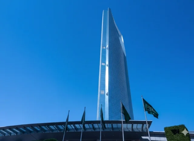 The Kingdom Tower building in Riyadh during the day, the architectural engineering art of building towers and skyscrapers in a modern style, famous landmarks and tourist places in the Kingdom of Saudi Arabia, the flags of the Kingdom fluttering on Saudi National Day, September 23.