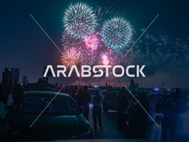 احتفالات ومهرجانات باليوم الوطني السعودي ٢٣ سبتمبر , المفرقعات الملونة في السماء ليلا, الاستمتاع بالألعاب النارية في الأعياد والمناسبات، المشاركة بالأنشطة الترفيهية والفعاليات الاحتفالية