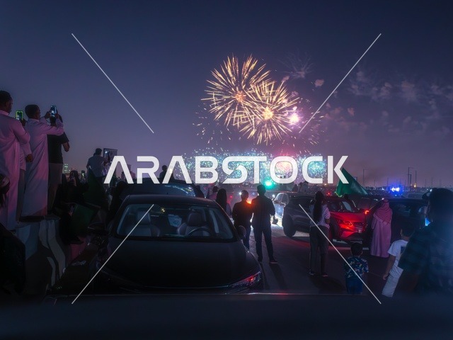 احتفالات ومهرجانات باليوم الوطني السعودي ٢٣ سبتمبر , المفرقعات الملونة في السماء ليلا, الاستمتاع بالألعاب النارية في الأعياد والمناسبات، المشاركة بالأنشطة الترفيهية والفعاليات الاحتفالية