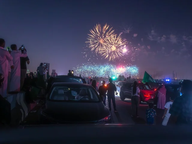 Celebrations and festivals for Saudi National Day on September 23, colorful fireworks in the sky at night, enjoying fireworks during holidays and occasions, participating in recreational activities and celebratory events. Celebrations and festivals for Saudi National Day on September 23, colorful fireworks in the sky at night, enjoying fireworks during holidays and occasions, participating in recreational activities and celebratory events.