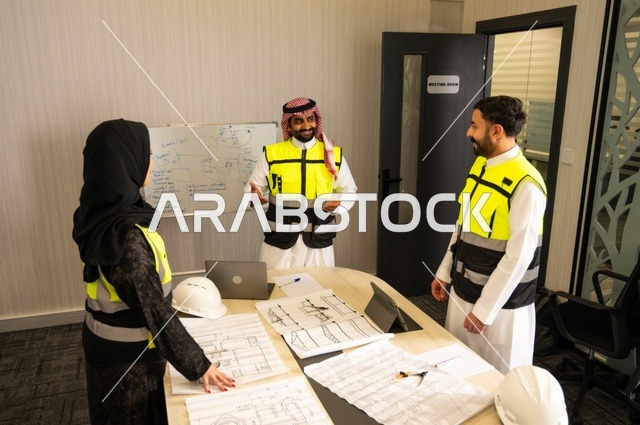 Planning and developing architectural plans. A group of Saudi Arabian Gulf engineers work to discuss the construction plan and accurately determine measurements within the company's headquarters. They also follow up on the implementation of the engineering plans. Companies specializing in construction and contracting workshops.