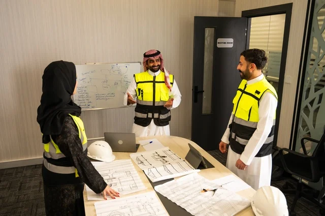 Planning and developing architectural plans. A group of Saudi Arabian Gulf engineers work to discuss the construction plan and accurately determine measurements within the company's headquarters. They also follow up on the implementation of the engineering plans. Companies specializing in construction and contracting workshops.