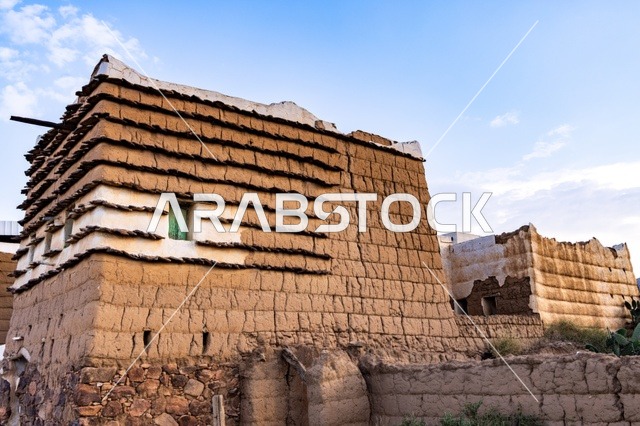 المنشأت التاريخية القديمة في قرية البطحاء في محافظة عسير في المملكة العربية السعودية, الحضارة والاصالة والتراث السعودي، معالم واماكن سياحية مشهورة, السياحة في القرى التراثية القديمة, الاحياء والبيوت الطينية الشعبية