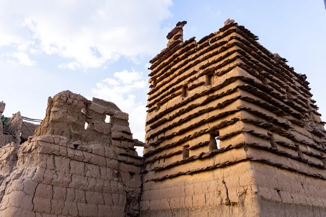 The ancient historical sites in the village of Al-Batha in the Asir Province of the Kingdom of Saudi Arabia, the civilization, authenticity, and Saudi heritage, famous landmarks and tourist attractions, tourism in the old heritage villages, neighborhoods, and traditional mud houses.