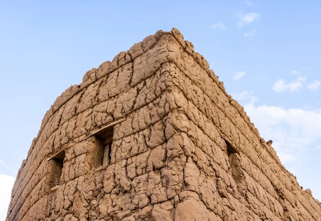 المنشأت التاريخية القديمة في قرية البطحاء في محافظة عسير في المملكة العربية السعودية, الحضارة والاصالة والتراث السعودي، معالم واماكن سياحية مشهورة, السياحة في القرى التراثية القديمة, الاحياء والبيوت الطينية الشعبية