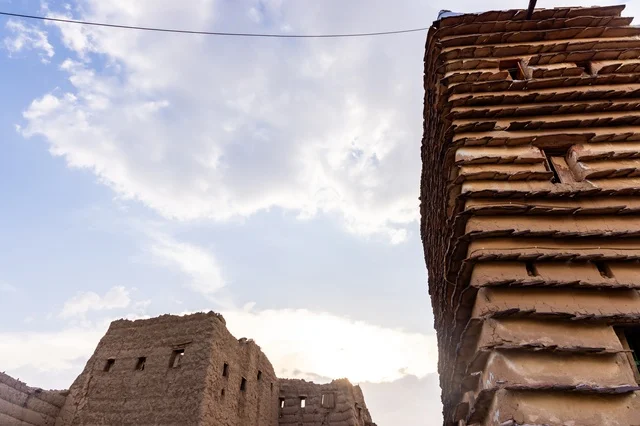 معالم واماكن سياحية مشهورة, السياحة في القرى التراثية القديمة, الاحياء والبيوت الطينية الشعبية, المنشأت التاريخية القديمة في قرية البطحاء في محافظة عسير في المملكة العربية السعودية, الحضارة والاصالة والتراث السعودي