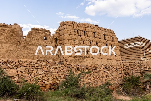 معالم واماكن سياحية مشهورة, السياحة في القرى التراثية القديمة, الاحياء والبيوت الطينية الشعبية, المنشأت التاريخية القديمة في قرية البطحاء في محافظة عسير في المملكة العربية السعودية, الحضارة والاصالة والتراث السعودي