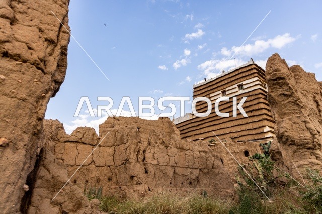 المنشأت التاريخية القديمة في قرية البطحاء في محافظة عسير في المملكة العربية السعودية, الحضارة والاصالة والتراث السعودي، معالم واماكن سياحية مشهورة, السياحة في القرى التراثية القديمة, الاحياء والبيوت الطينية الشعبية