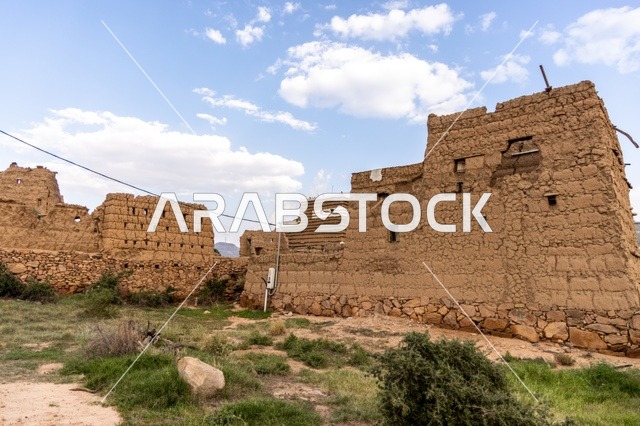 معالم واماكن سياحية مشهورة, السياحة في القرى التراثية القديمة, الاحياء والبيوت الطينية الشعبية, المنشأت التاريخية القديمة في قرية البطحاء في محافظة عسير في المملكة العربية السعودية, الحضارة والاصالة والتراث السعودي