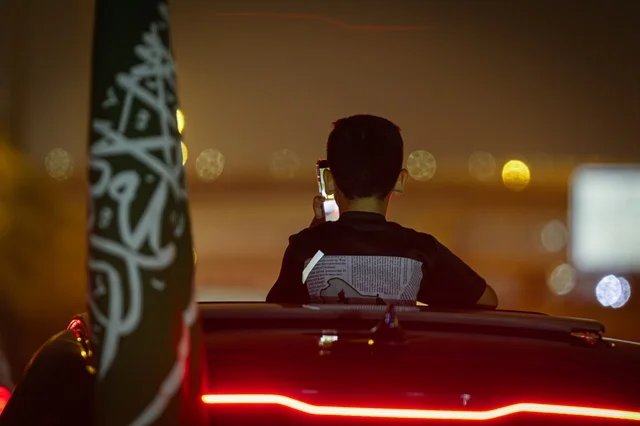 ذكرى اليوم الوطني السعودي 23 سبتمبر, الفخر والاعتزاز والانتماء للوطن, فعالية احتفالية ترفيهية, يوم العلم السعودي 11 مارس, أجواء الاحتفالات بالذكرى 95 في الشوارع العامة في الليل, الاحتفال بالأعياد والمناسبات الوطنية