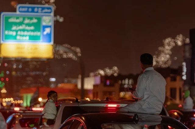 ذكرى اليوم الوطني السعودي 23 سبتمبر, الفخر والاعتزاز والانتماء للوطن, فعالية احتفالية ترفيهية, يوم العلم السعودي 11 مارس, أجواء الاحتفالات بالذكرى 95 في الشوارع العامة في الليل, الاحتفال بالأعياد والمناسبات الوطنية