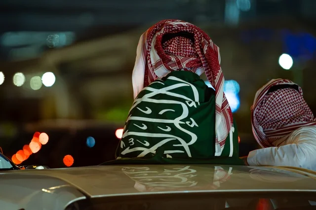 ذكرى اليوم الوطني السعودي 23 سبتمبر, الفخر والاعتزاز والانتماء للوطن, فعالية احتفالية ترفيهية, يوم العلم السعودي 11 مارس, أجواء الاحتفالات بالذكرى 95 في الشوارع العامة في الليل, الاحتفال بالأعياد والمناسبات الوطنية